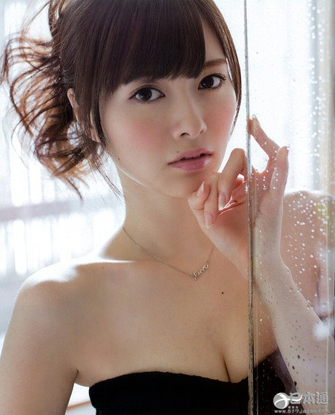 偶像组合乃木坂46成员白石麻衣迎24岁生日