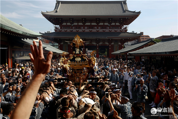 “神舆肩”听说过吗?看着好疼,竟然代表着荣誉 “神舆肩”听说过吗?看着好疼,竟然代表着荣誉