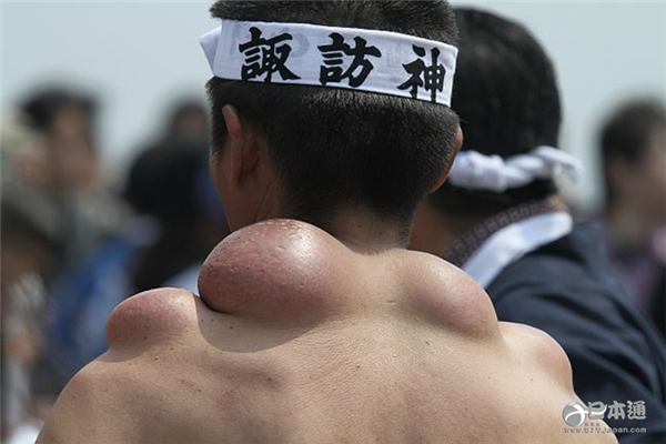 “神舆肩”听说过吗?看着好疼,竟然代表着荣誉 “神舆肩”听说过吗?看着好疼,竟然代表着荣誉