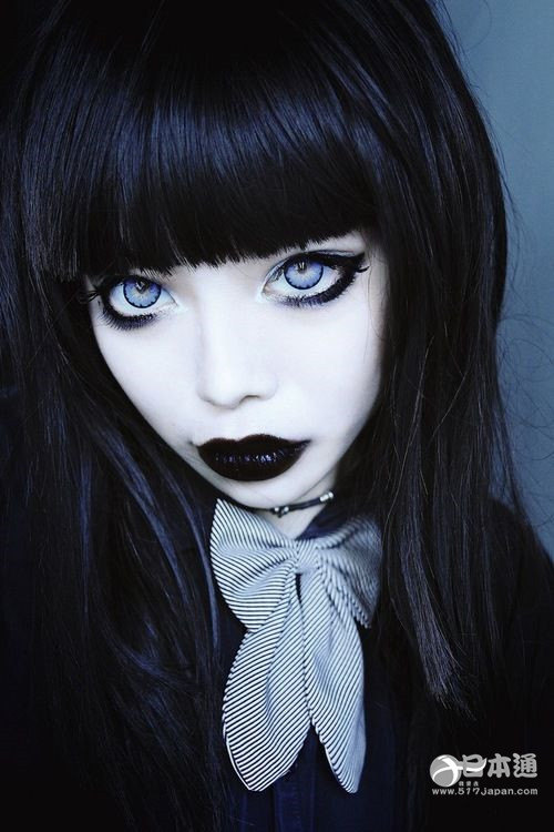 今秋必备黑色口红不一样的性感你值得拥有