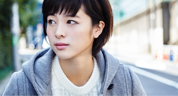 日本清纯女演员清野菜名迎22岁生日
