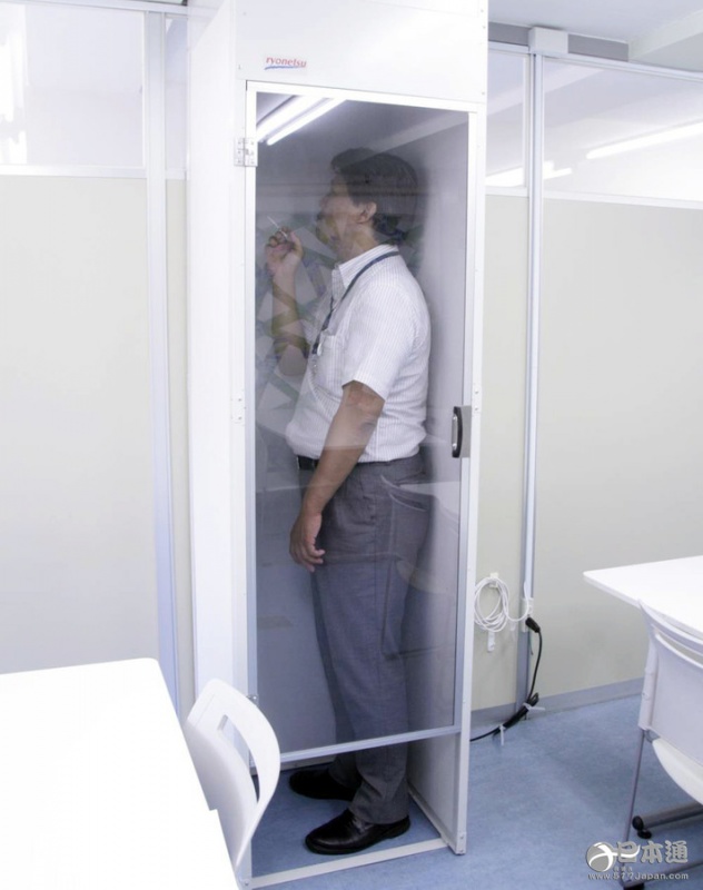 图为单人用吸烟亭"组装式分烟装置"据日本媒体报道,菱热工业公司(位于