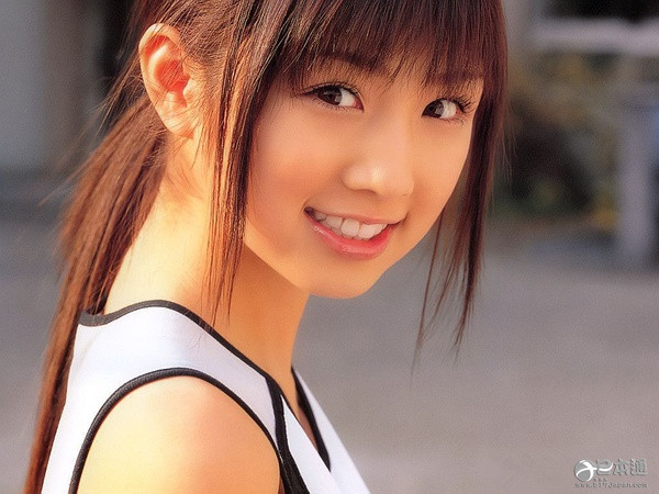 日本写真女星小仓优子迎33岁生日