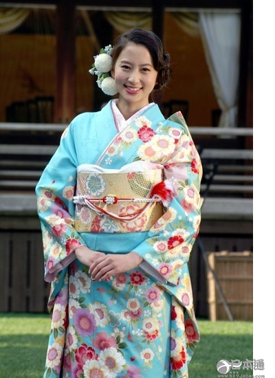 日本模特、演员河北麻友子迎25岁生日