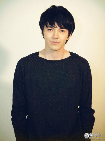 日本人气男演员林遣都迎来26岁生日