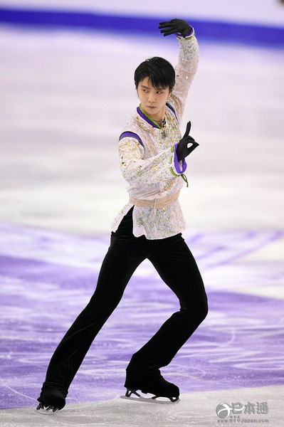 日本花样滑冰男选手羽生结弦迎22岁生日