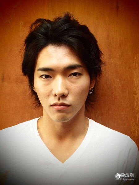日本男演员柄本佑迎来30岁生日