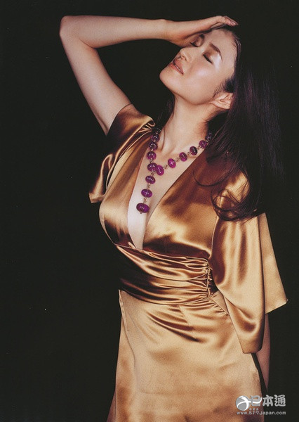 日本女演员小雪迎来40岁生日 日本女演员小雪迎来40岁生日