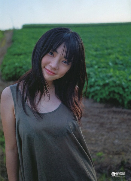 日本女演员仓科加奈迎来29岁生日