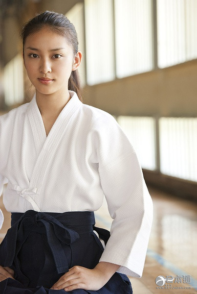 日本女演员武井咲迎来23岁生日