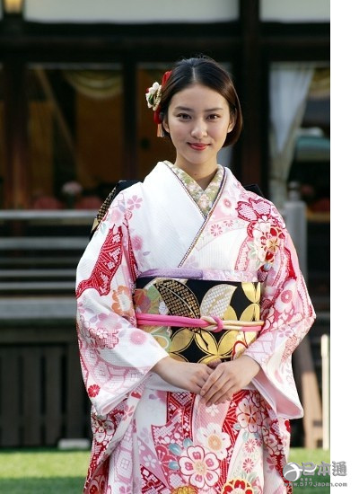 日本女演员武井咲迎来23岁生日