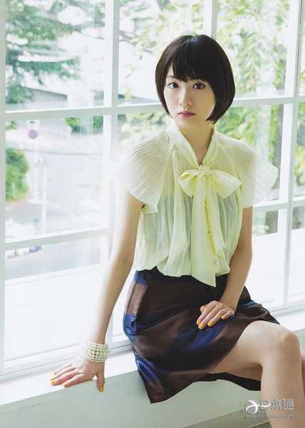 偶像组合乃木坂46成员生驹里奈迎21岁生日