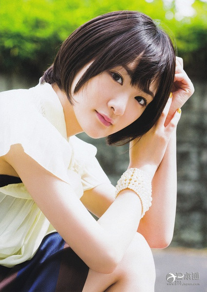 偶像组合乃木坂46成员生驹里奈迎21岁生日