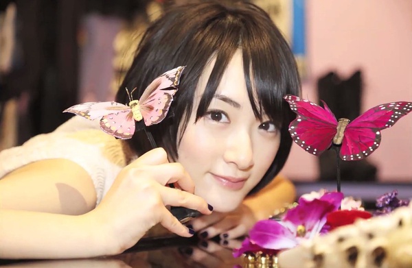 偶像组合乃木坂46成员生驹里奈迎21岁生日