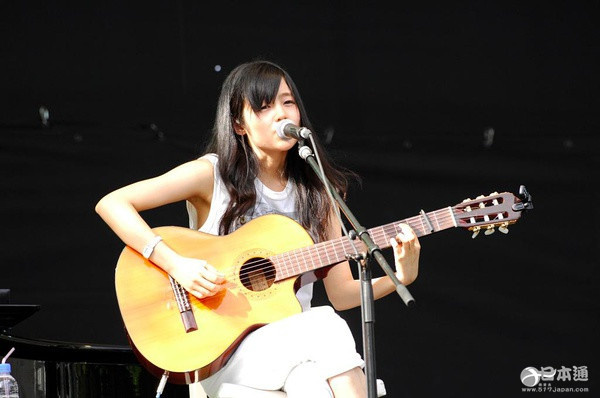 日本女歌手、演员藤原樱迎来21岁生日 日本女歌手、演员藤原樱迎来21岁生日