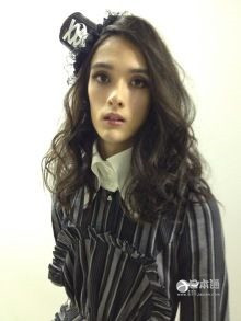 比女生还可爱？男性艺人们的女装