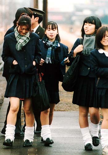 日本女高中生真的超神了，水手制服还能再战五百年