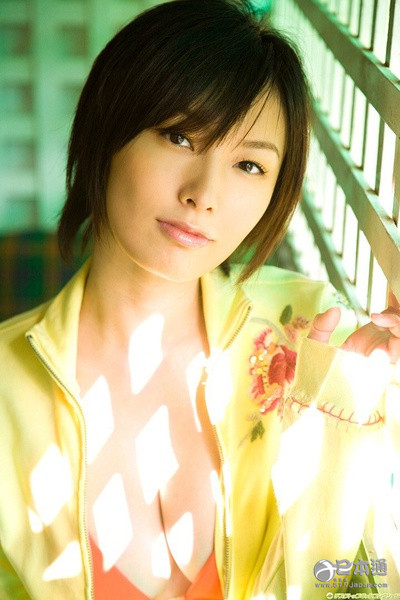 日本女艺人长泽奈央迎来33岁生日