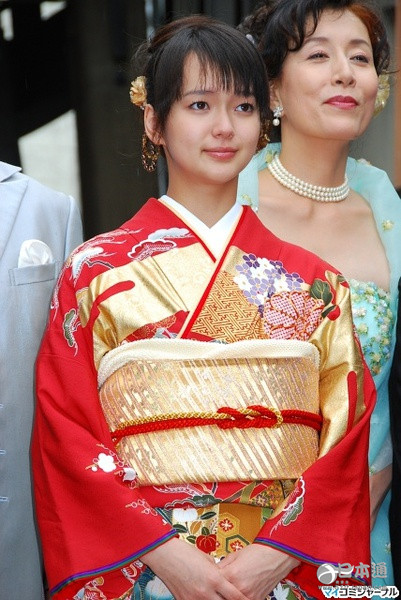 日本女演员多部未华子迎来28岁生日