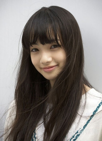 日本女演员、模特小松菜奈迎21岁生日