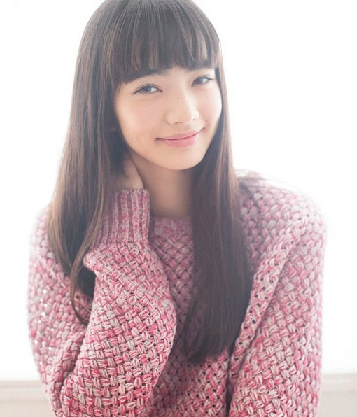 日本女演员、模特小松菜奈迎21岁生日