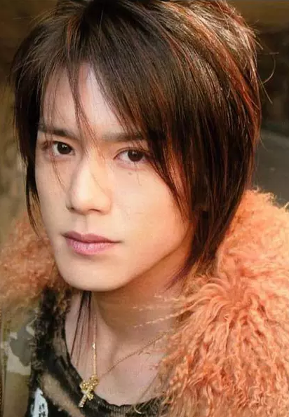 日本男歌手、演员泷泽秀明迎来35岁生日