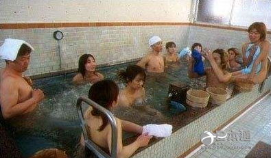 常盘贵子全裸进混浴！扒一扒日本的混浴文化