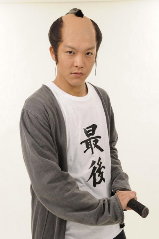 日本音乐家演员骏河太郎迎来39岁生日