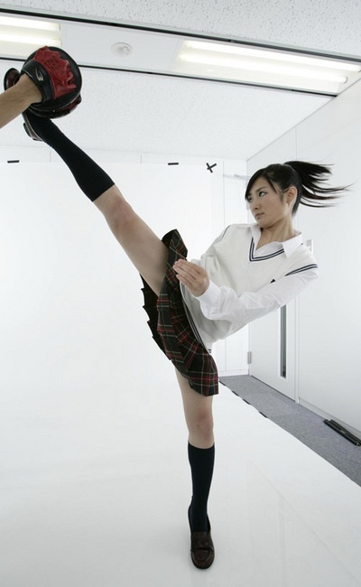 日本动作系女演员武田梨奈迎来26岁生日