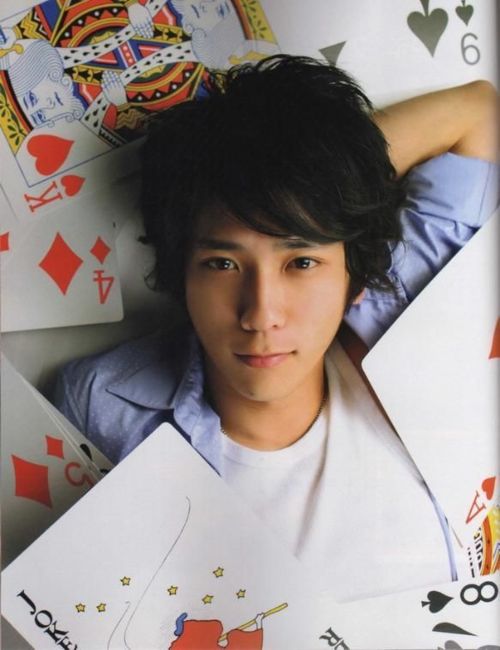 偶像组合岚成员二宫和也迎来34岁生日