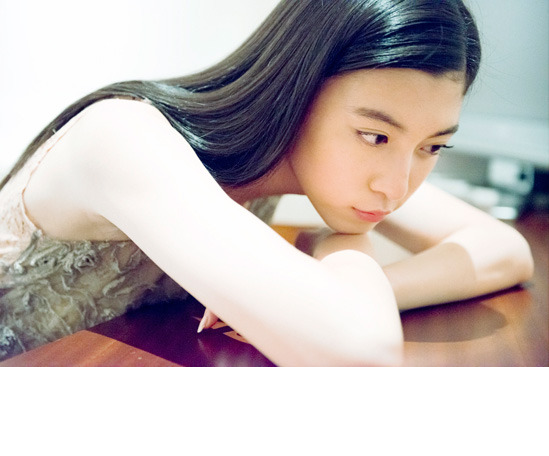 日本女演员、模特三吉彩花迎来21岁生日