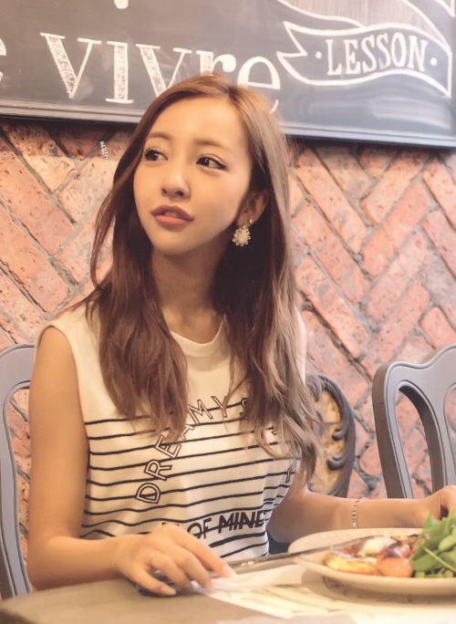 日本女星板野友美迎来26岁生日 日本女星板野友美迎来26岁生日