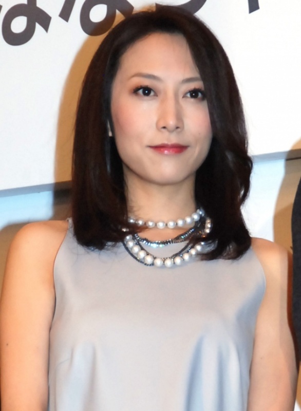 日本40岁女歌手一青窈顺利生下第二胎女儿