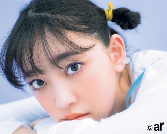 日本偶像组合乃木坂46的堀未央奈亮相女性时尚杂志《ar》