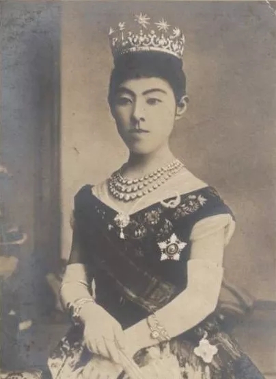 换句话说就是看起来好生养的女性,而贞明皇后节子在