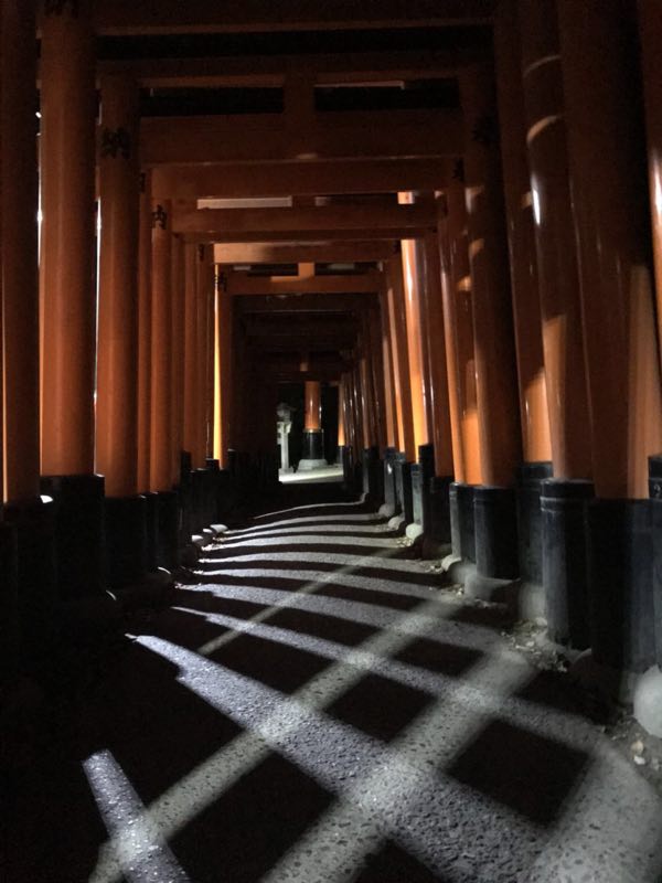 夜探玄秘京都伏见稻荷大社