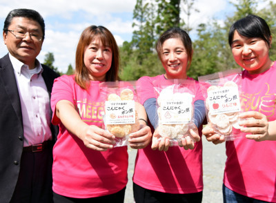 日本年轻农家团体“岩手花卷开发UMEGU加工队”开发“魔芋煎包”新产品