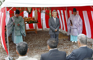 日本八坂神社的社殿重建的奠基仪式于9月13日举行