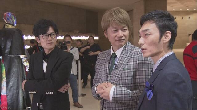 香取慎吾在巴黎举办首个画展 SMAP成员前来打气