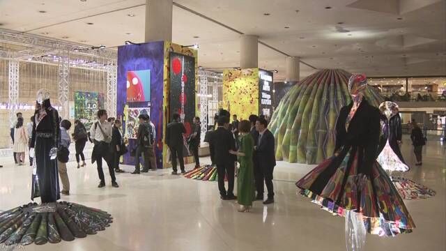 香取慎吾在巴黎举办首个画展 SMAP成员前来打气