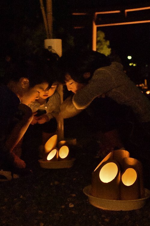 日本青森县八户市的御前神社在中秋佳节举行惯例活动“十五夜的竹游”