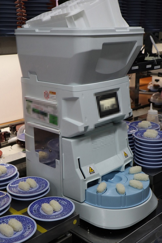 日本回转寿司店厨房长什么样？跟随记者探访くら寿司新店