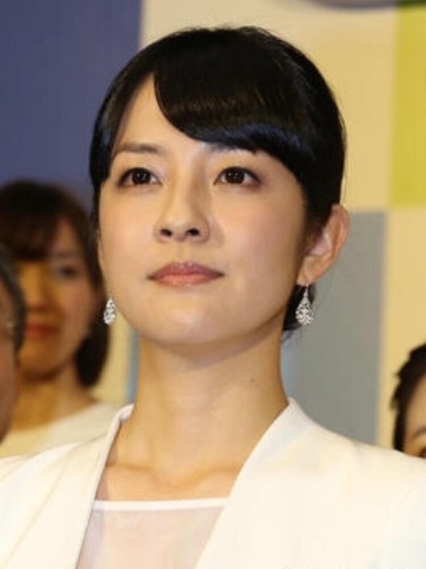 日本电视台NHK播音员铃木奈穗子因身体不适休养