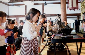 &ldquo;好牙之日&rdquo;市民在长崎市大光寺向牙齿表达感谢