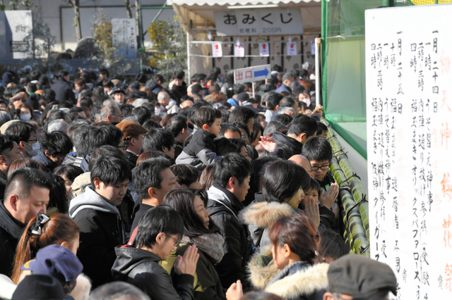 大阪天满宫迎来众多考生祈愿考试合格