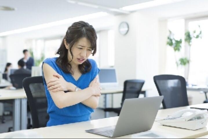 30度还说“好冷好冷” 日本怕冷的人把公司变为热带地区 调低温度被说要“空调折磨”吗