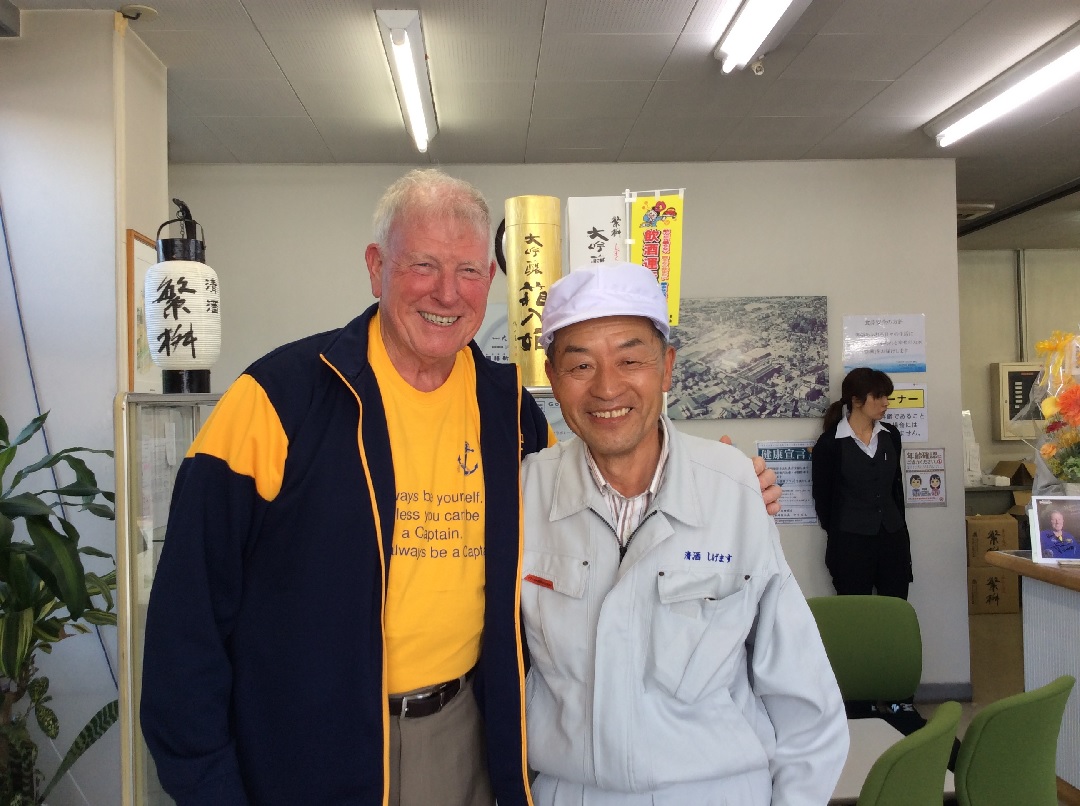 NASA原宇航员前往日本八女市参观酿酒