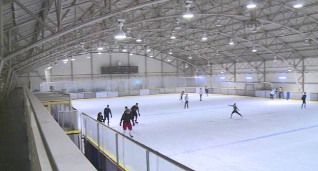 日本群马县室内溜冰场提前开放 欢迎游客前来避暑