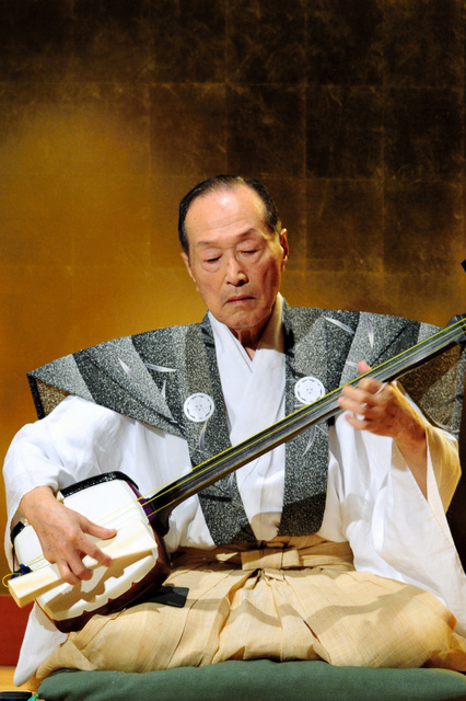 日本人间国宝三味线乐师鹤泽宽治于9月5日逝世