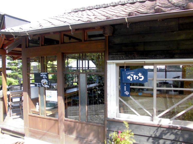 在波佐见烧的镇上找到时尚现代的陶器♪.....